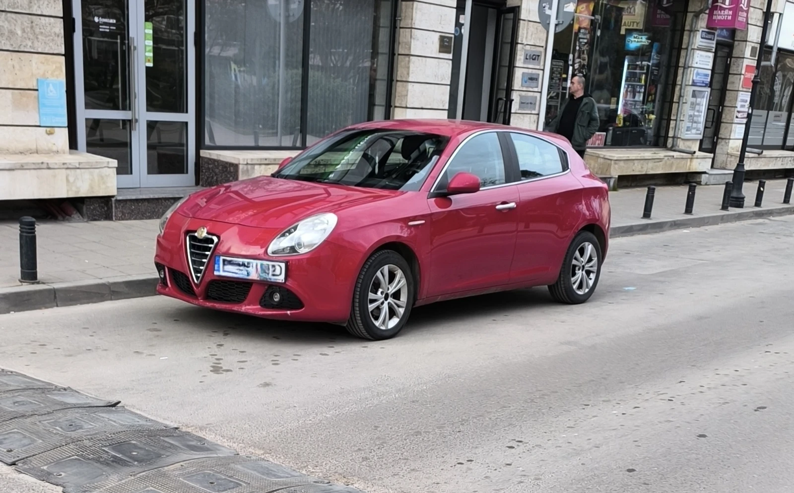 Alfa Romeo Giulietta 1, 6 дизел , много икономичен, нави, блутут, лед, снимка 2 - Автомобили и джипове - 53960842