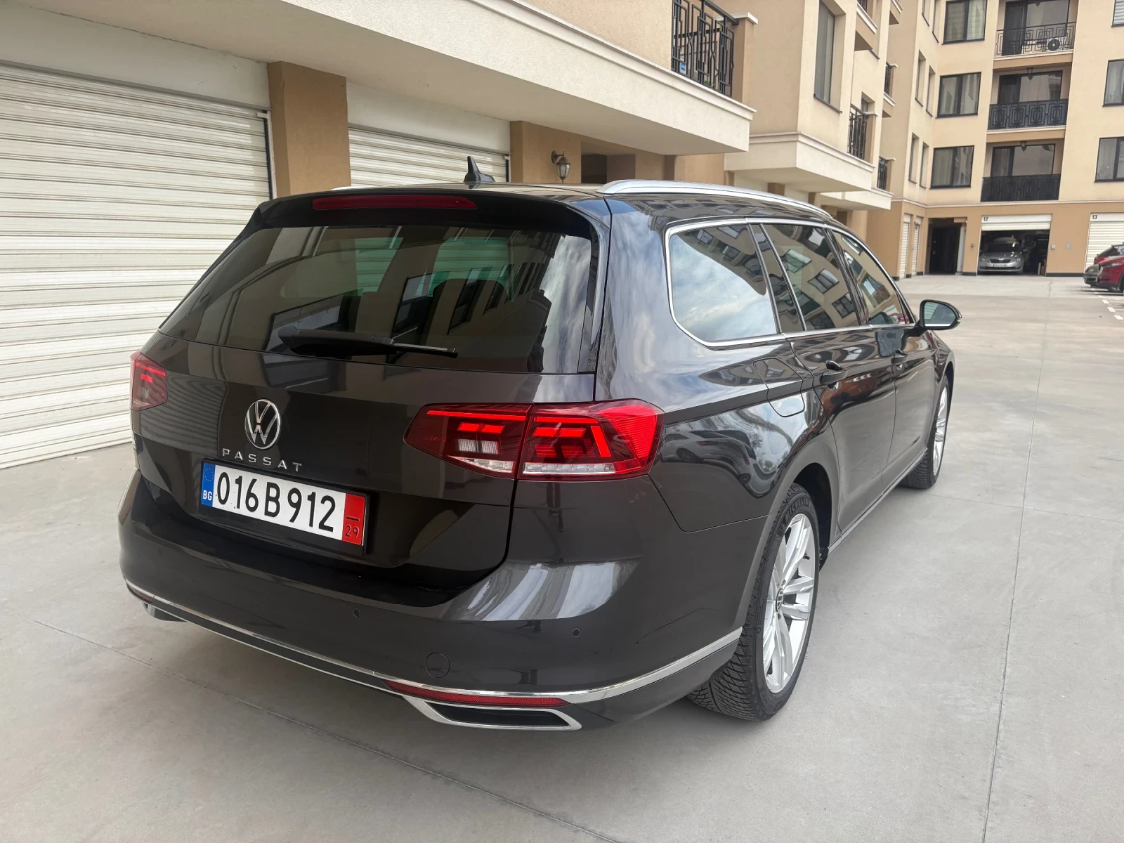 VW Passat Elegance, Digital, История, Напълно Обслужен, снимка 4 - Автомобили и джипове - 54064528