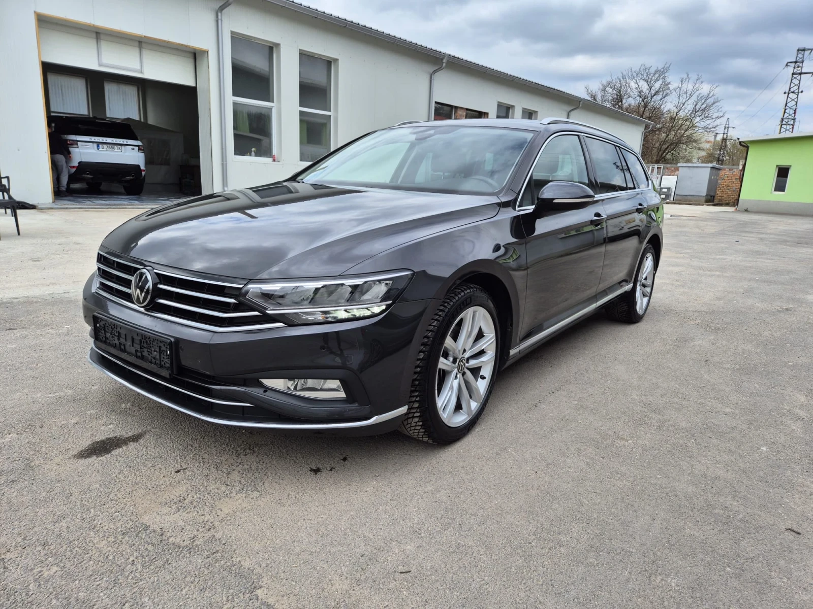 VW Passat Elegance, Digital, Distronic, Сервизна История-22г | Auto.bg — изображение 1
