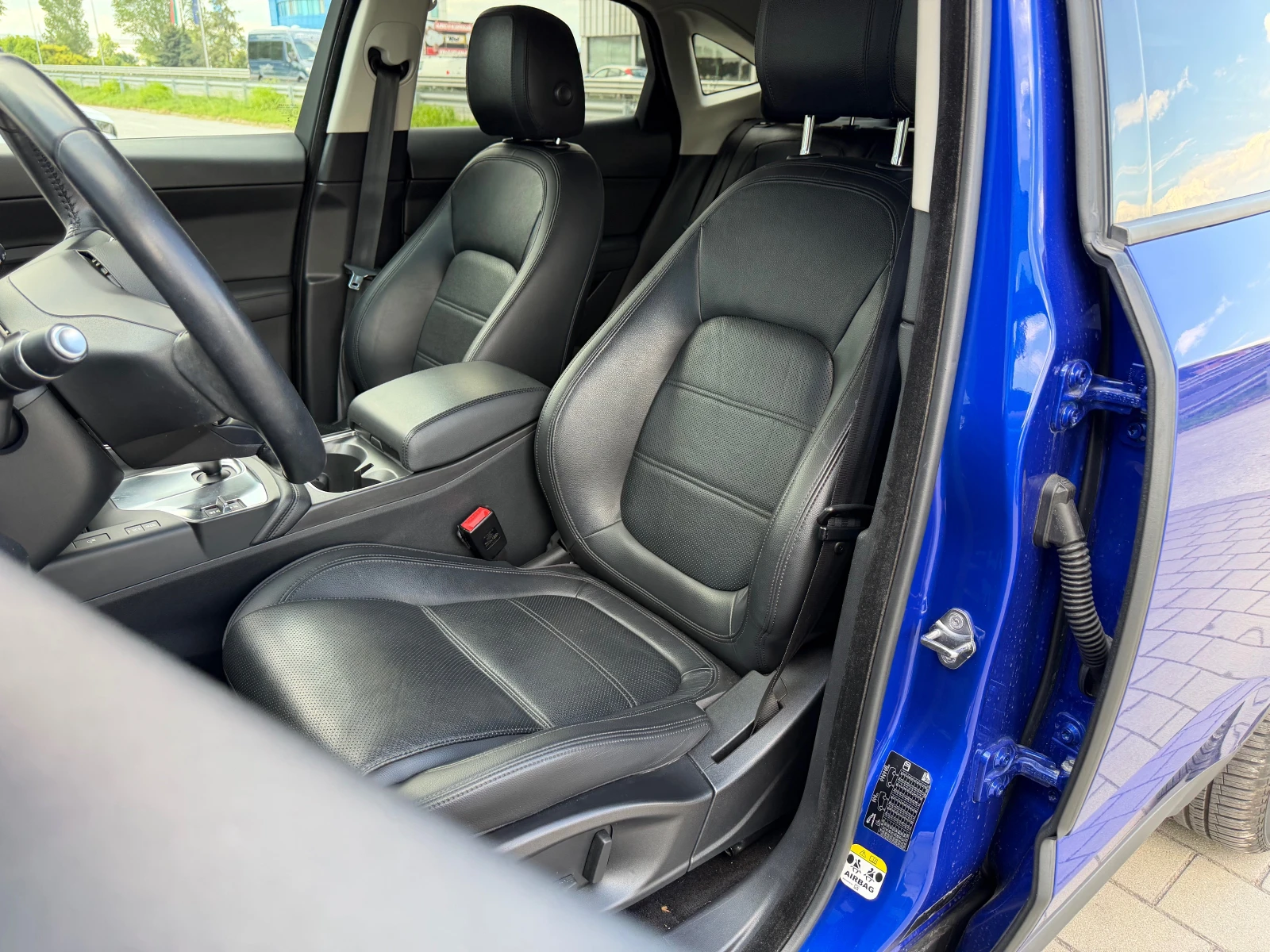 Jaguar E-pace 40500KM-2.0D-НАВИ-КАМЕРА-ПОДГРЕВ, снимка 10 - Автомобили и джипове - 54913642