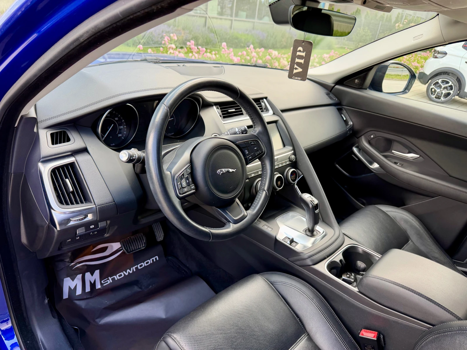 Jaguar E-pace 40500KM-2.0D-НАВИ-КАМЕРА-ПОДГРЕВ, снимка 9 - Автомобили и джипове - 54913642