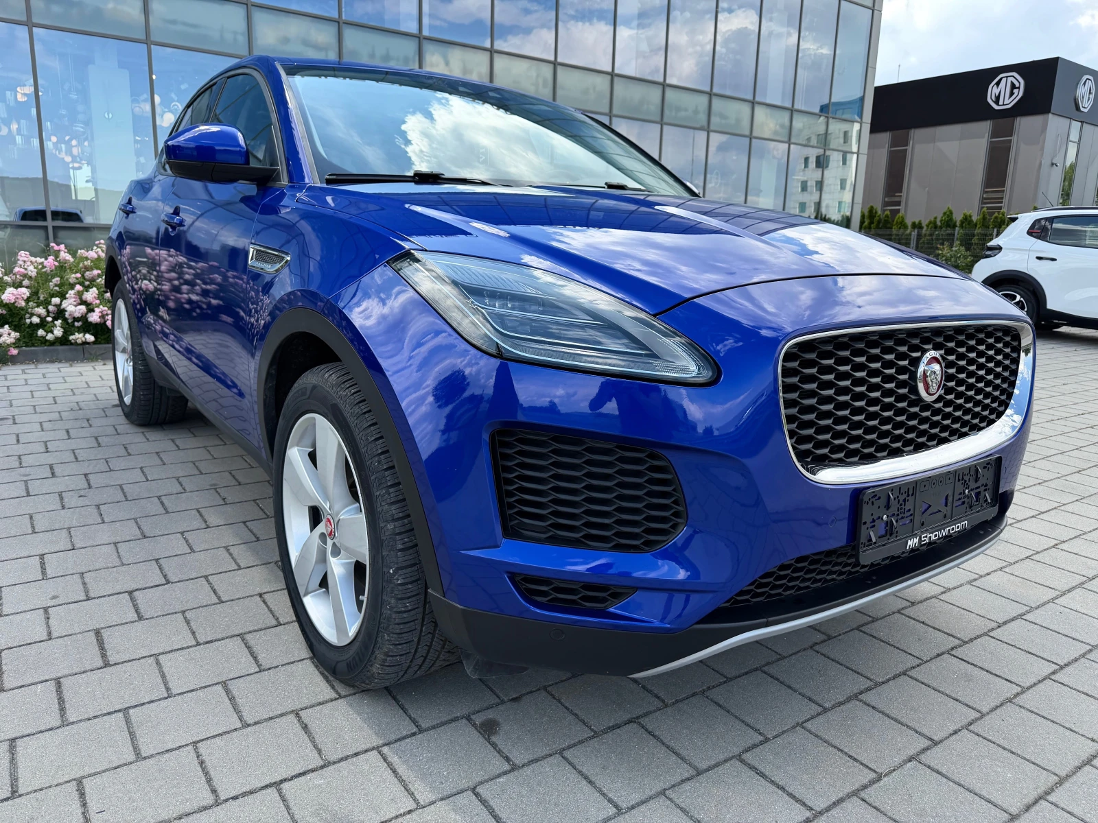 Jaguar E-pace 40500KM-2.0D-НАВИ-КАМЕРА-ПОДГРЕВ, снимка 3 - Автомобили и джипове - 54913642