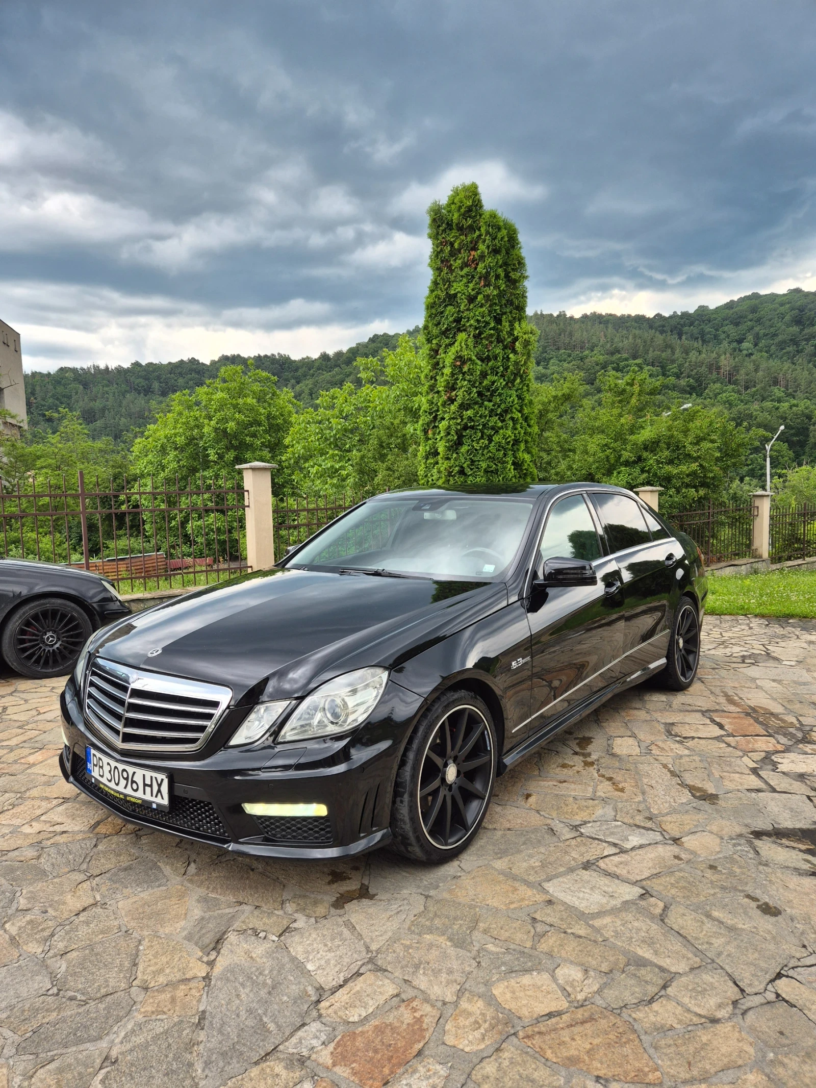 Mercedes-Benz E 250 AMG OPTIC, снимка 3 - Автомобили и джипове - 54915449