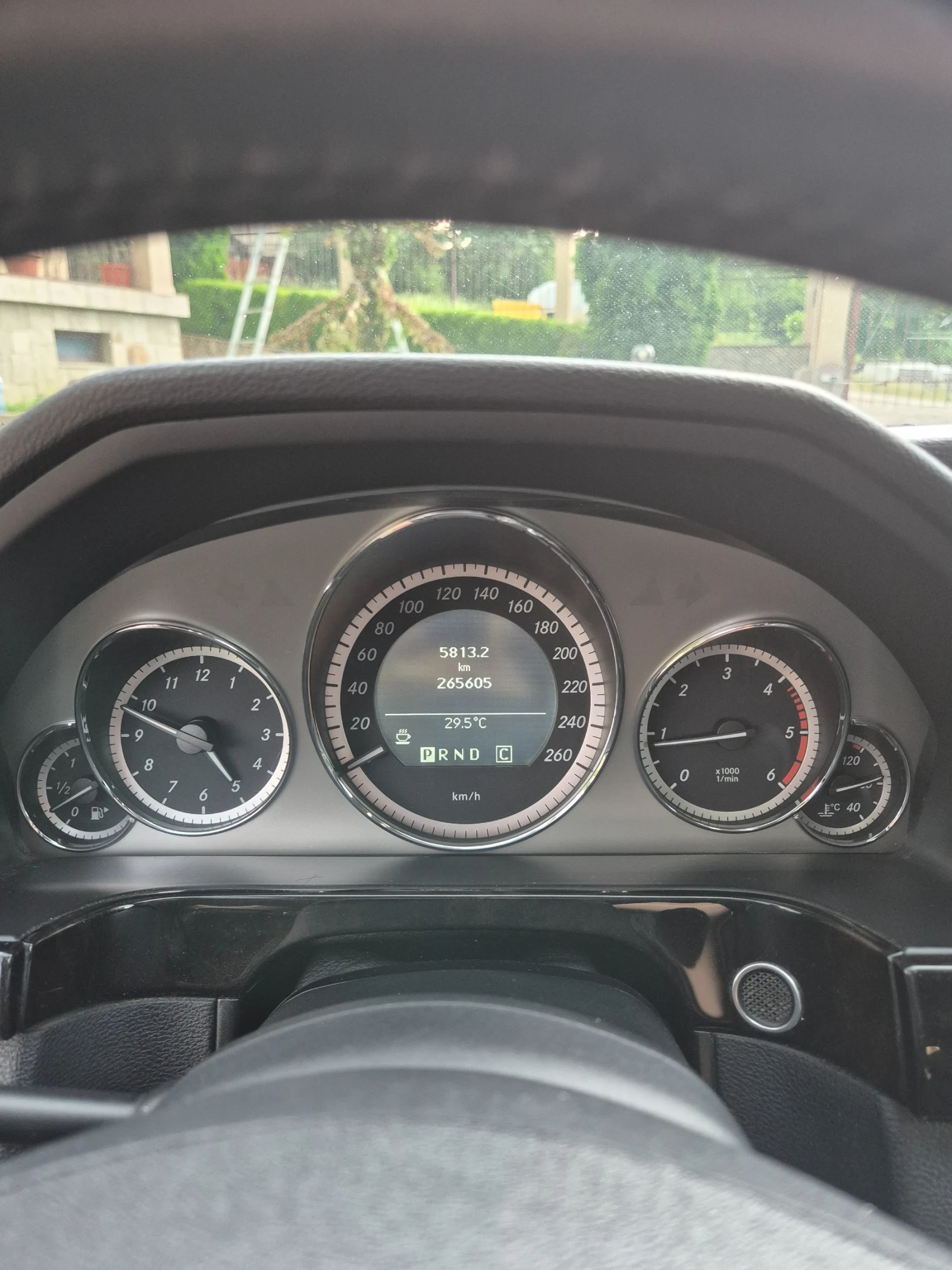 Mercedes-Benz E 250 AMG OPTIC, снимка 11 - Автомобили и джипове - 54915449