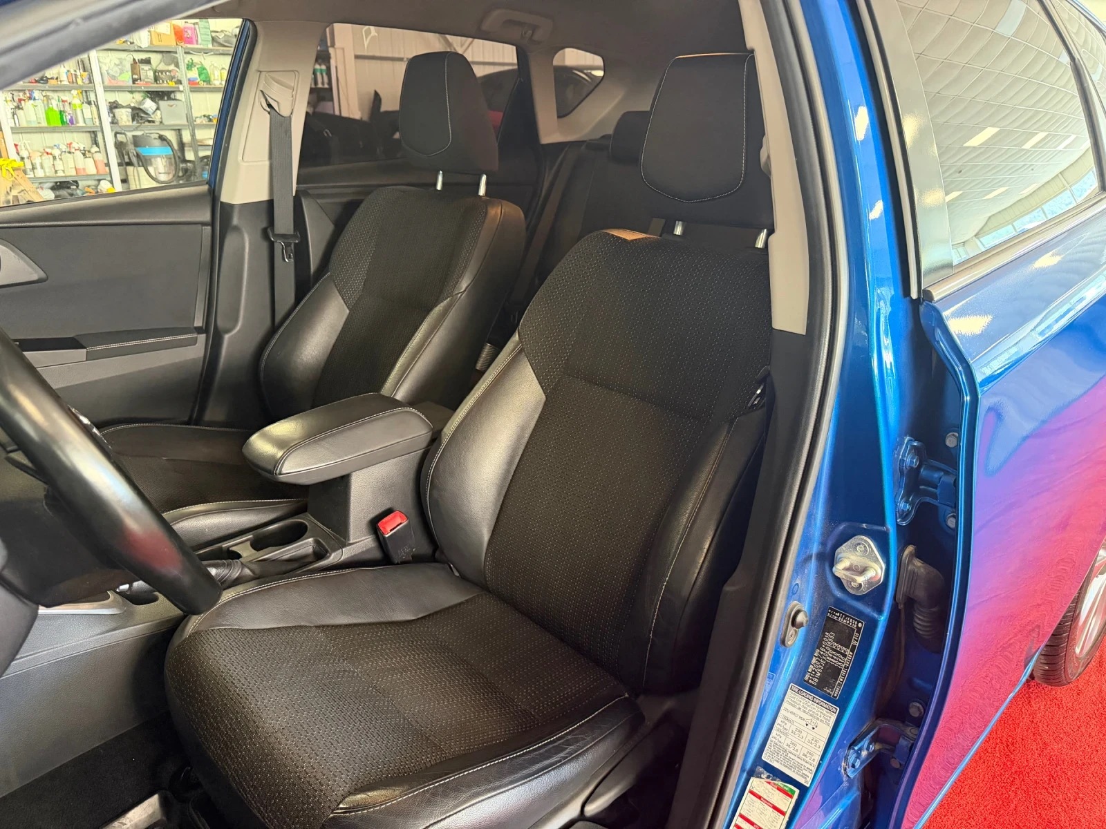Toyota Auris Хибрид-Газ, снимка 9 - Автомобили и джипове - 55445209