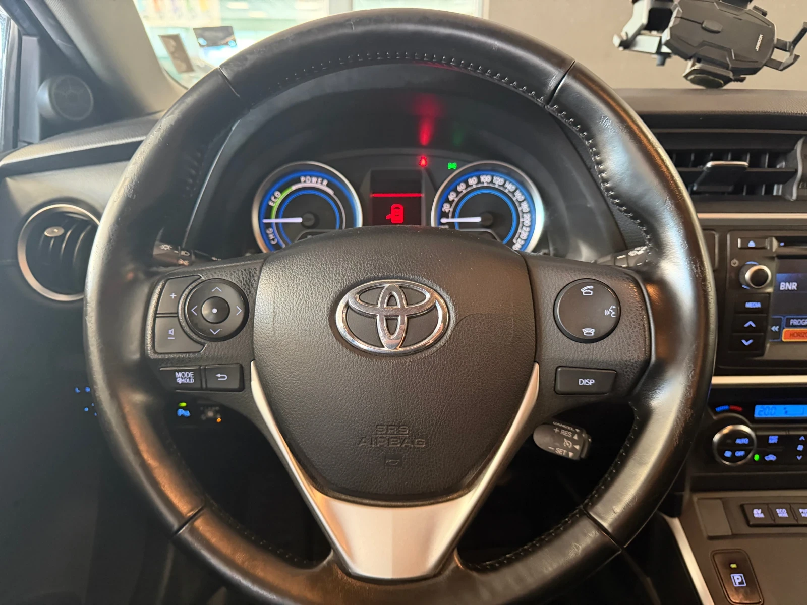 Toyota Auris Хибрид-Газ, снимка 8 - Автомобили и джипове - 55445209