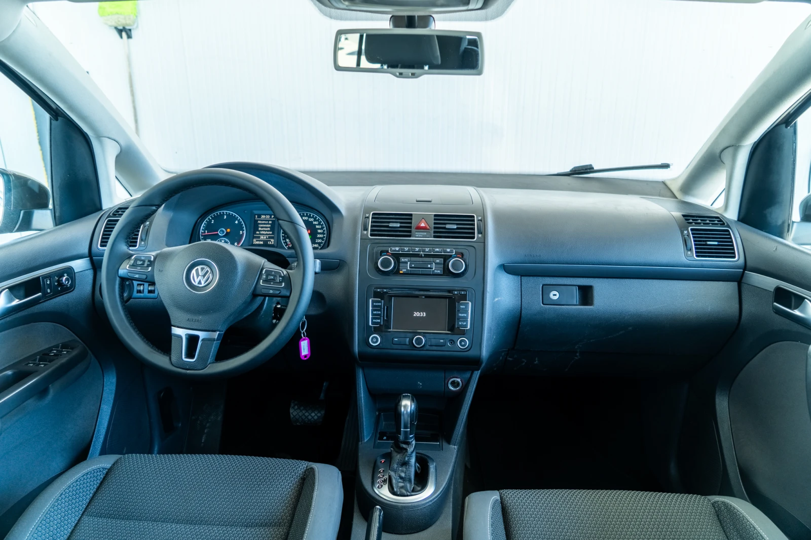 VW Touran 2.0TDI = DSG = 2012 = TOP = ГАРАНЦИЯ = ЛИЗИНГ, снимка 11 - Автомобили и джипове - 55482917