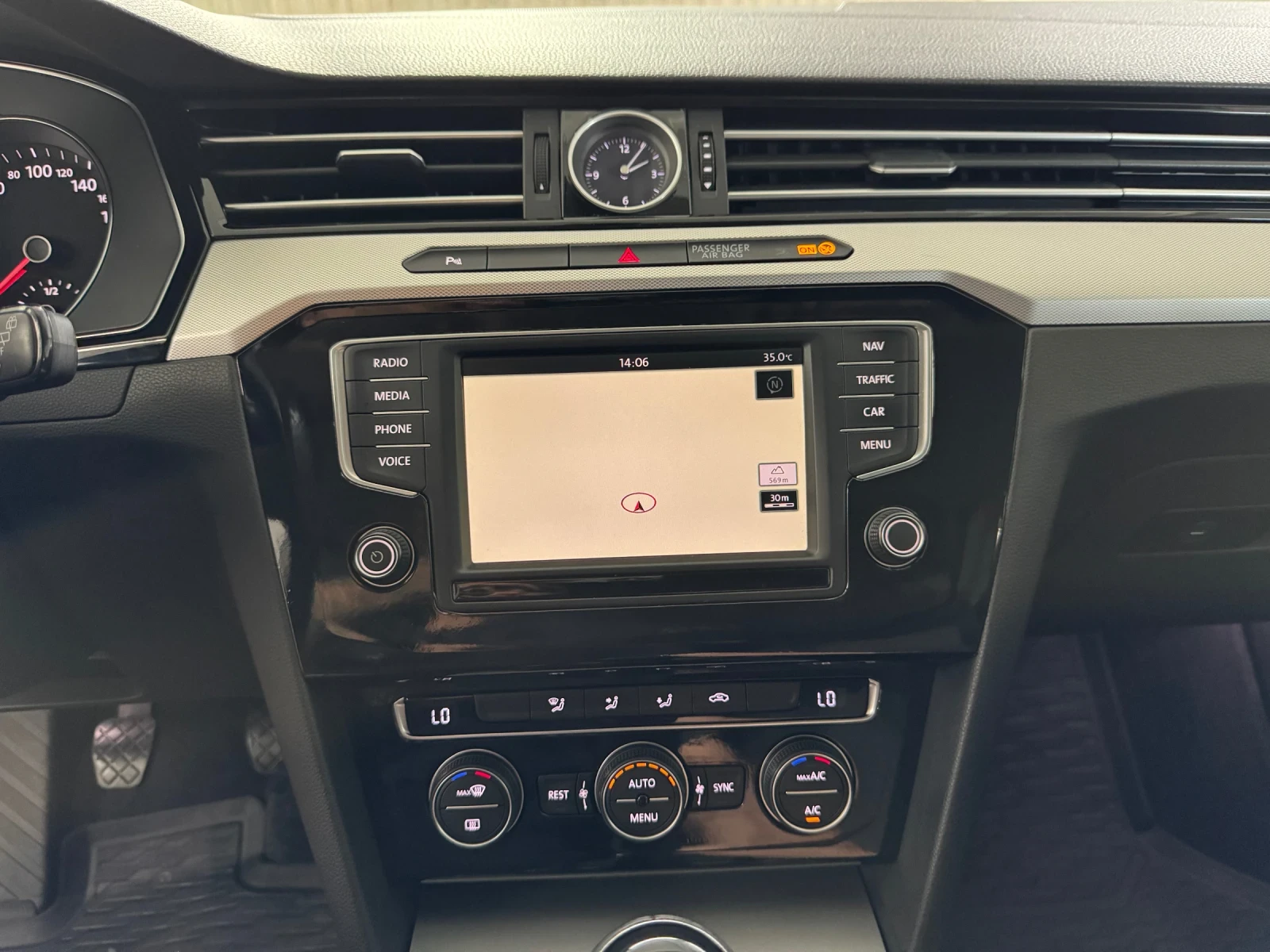 VW Passat 2.0 TDI 150 hp | EXECUTIVE | DISTRONIC | KEYLESS | Mobile.bg � ����������� 13