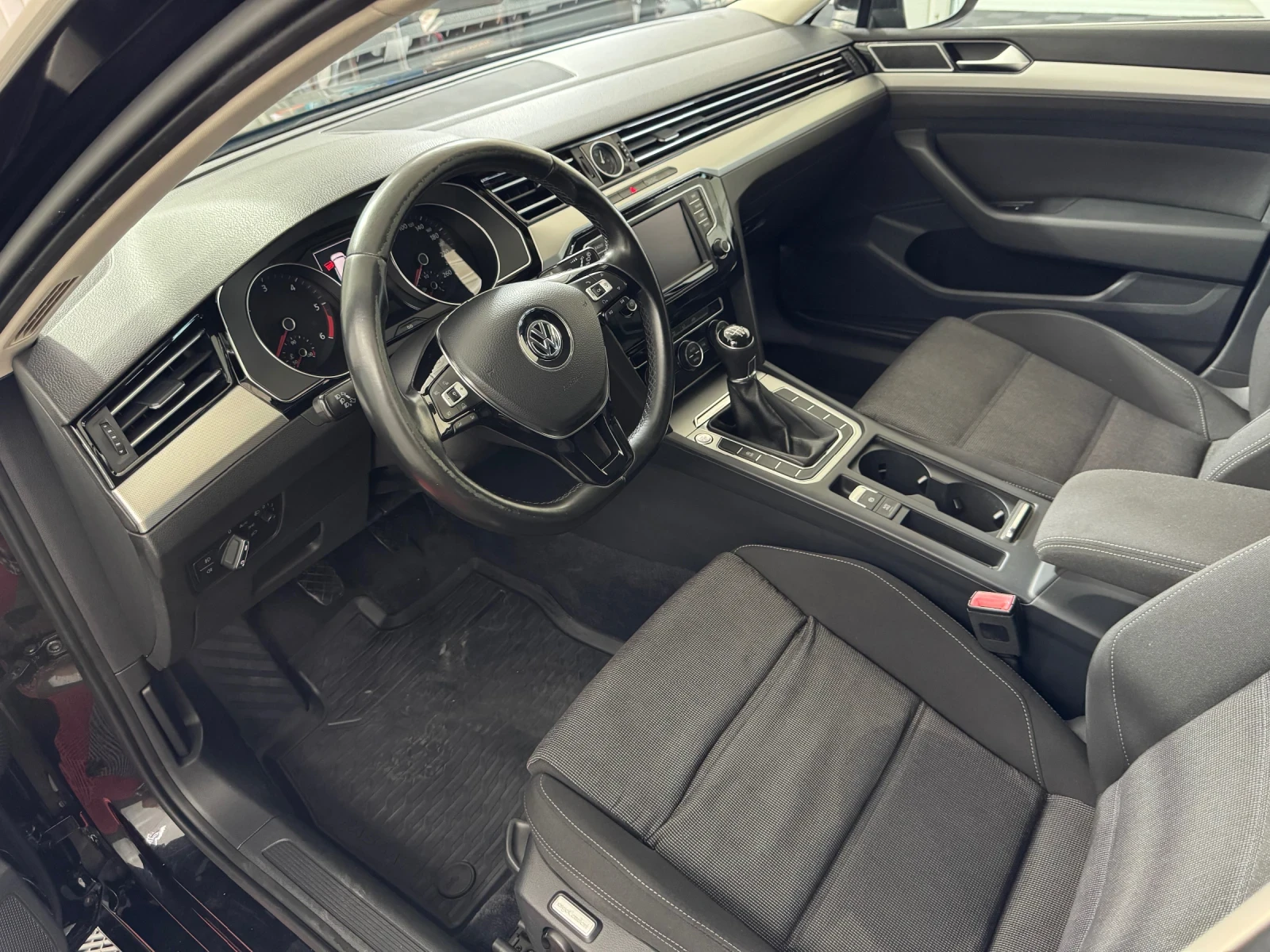 VW Passat 2.0 TDI 150 hp | EXECUTIVE | DISTRONIC | KEYLESS | Mobile.bg � ����������� 8