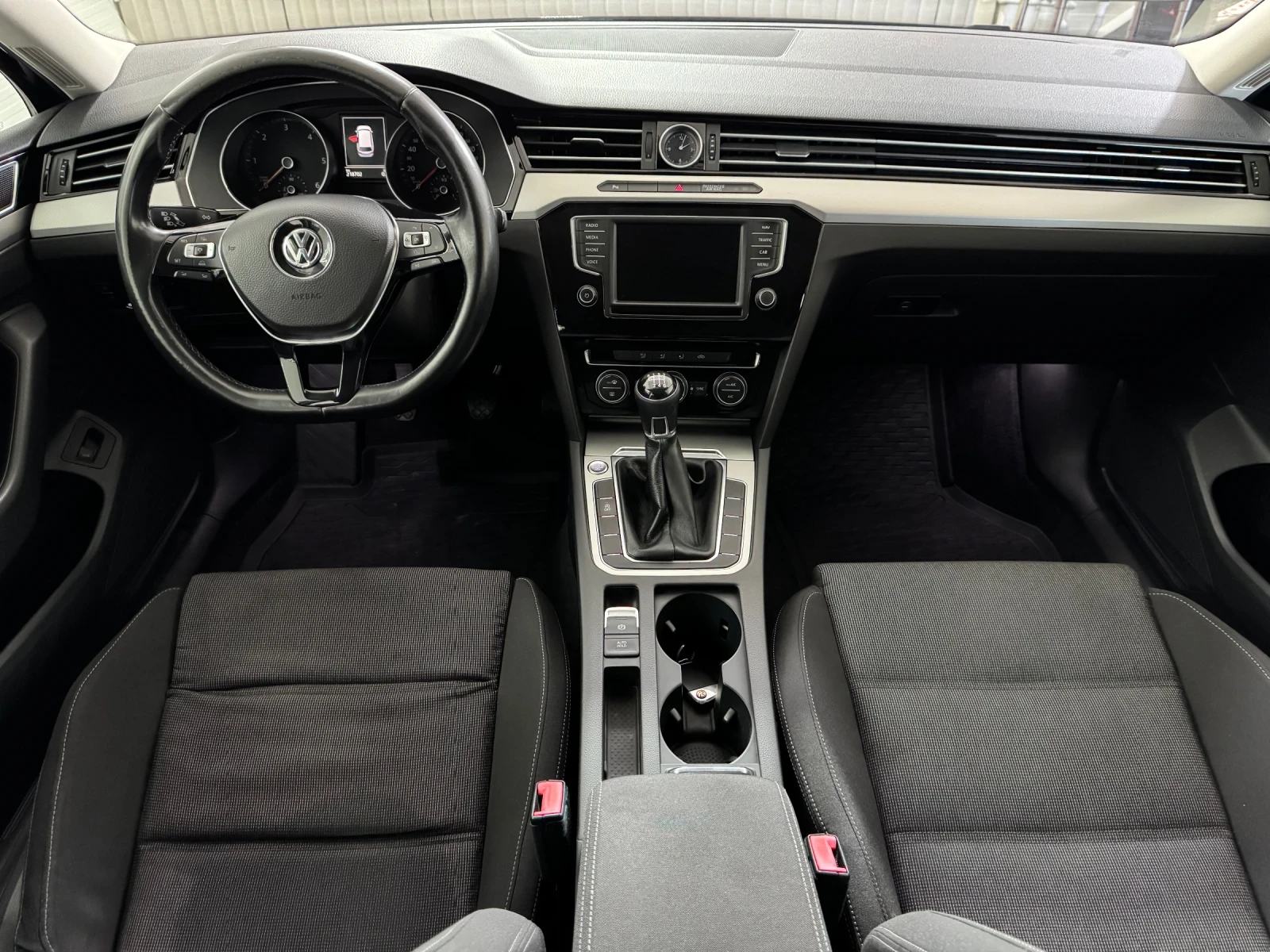 VW Passat 2.0 TDI 150 hp | EXECUTIVE | DISTRONIC | KEYLESS | Mobile.bg � ����������� 9