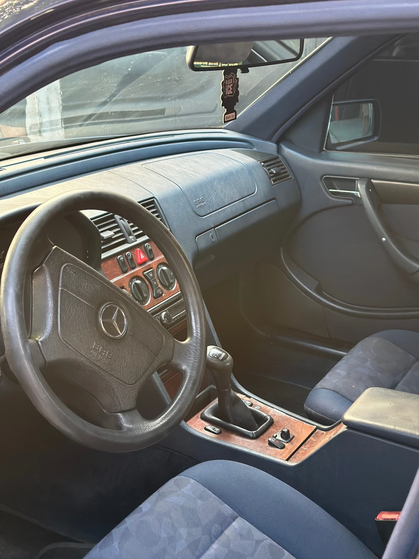 Mercedes-Benz C 180, снимка 4 - Автомобили и джипове - 55546925