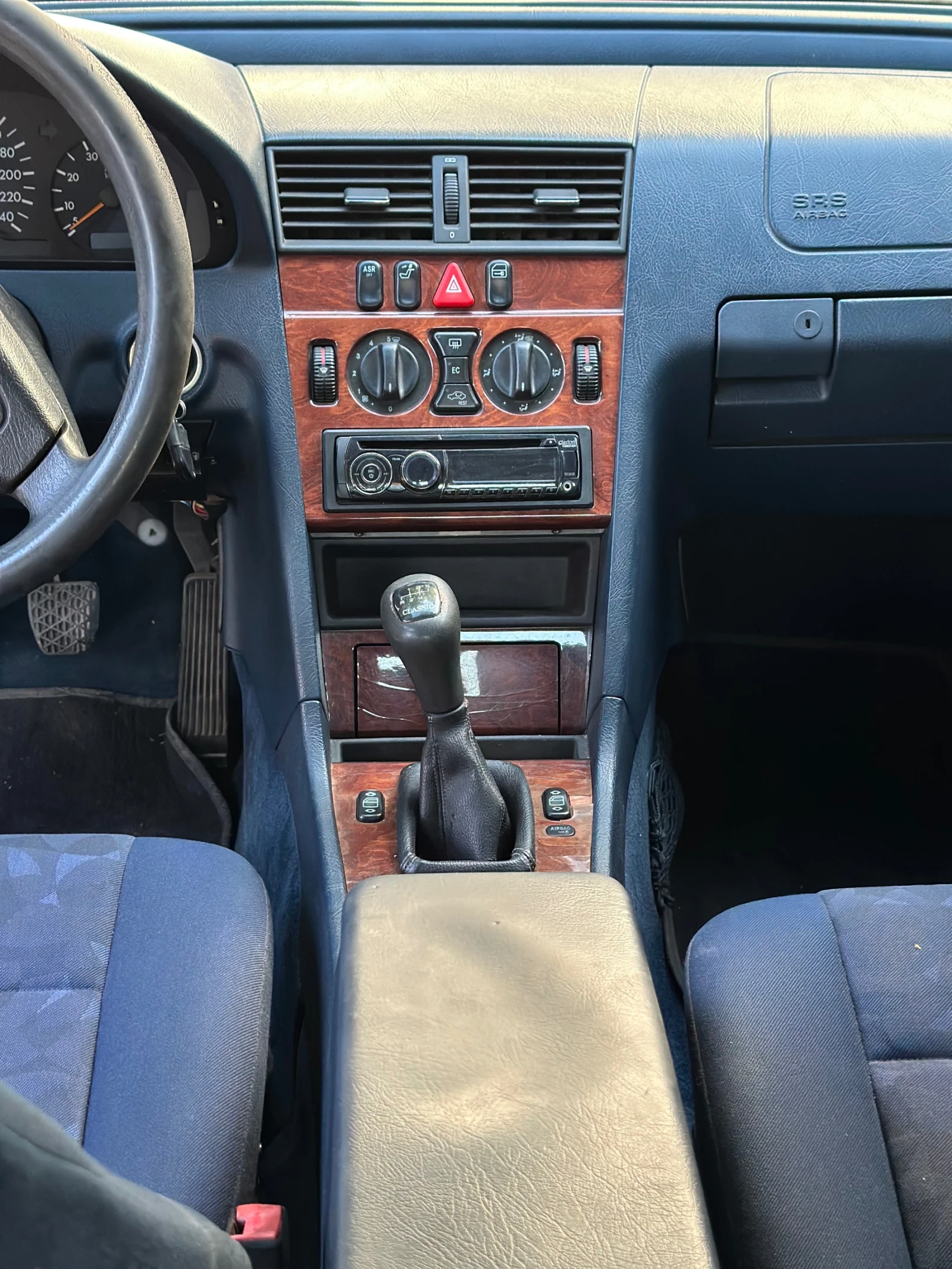 Mercedes-Benz C 180, снимка 9 - Автомобили и джипове - 55546925
