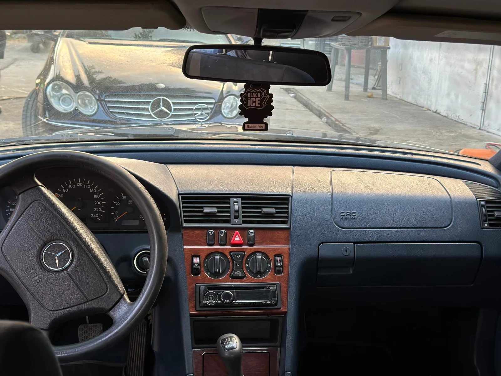 Mercedes-Benz C 180, снимка 12 - Автомобили и джипове - 55546925