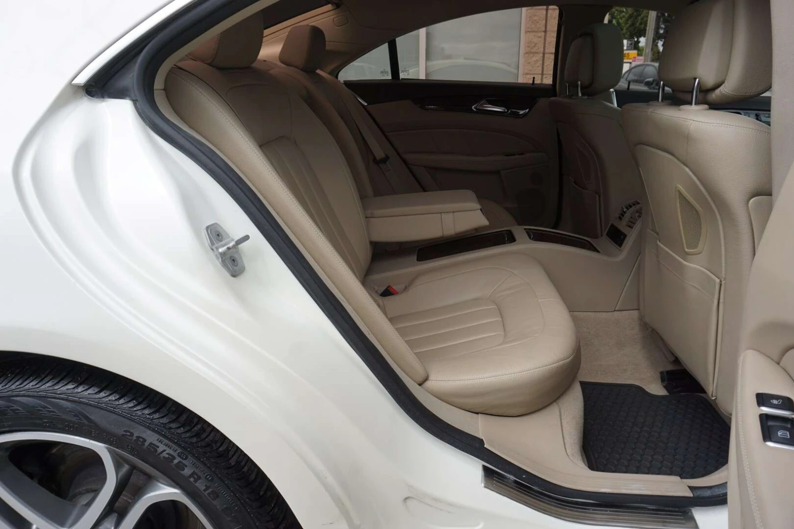 Mercedes-Benz CLS 550 / ПАНО / ЛИЗИНГ / ЦЕНА до БГ, снимка 15 - Автомобили и джипове - 55625224