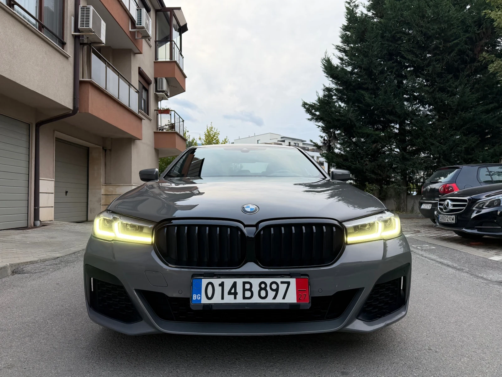 BMW 540 Nardo Gray/Soft close/Обдухване, снимка 2 - Автомобили и джипове - 56183812