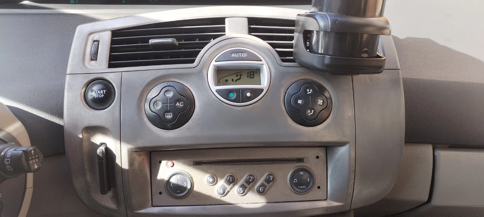 Renault Scenic, снимка 12 - Автомобили и джипове - 56638185