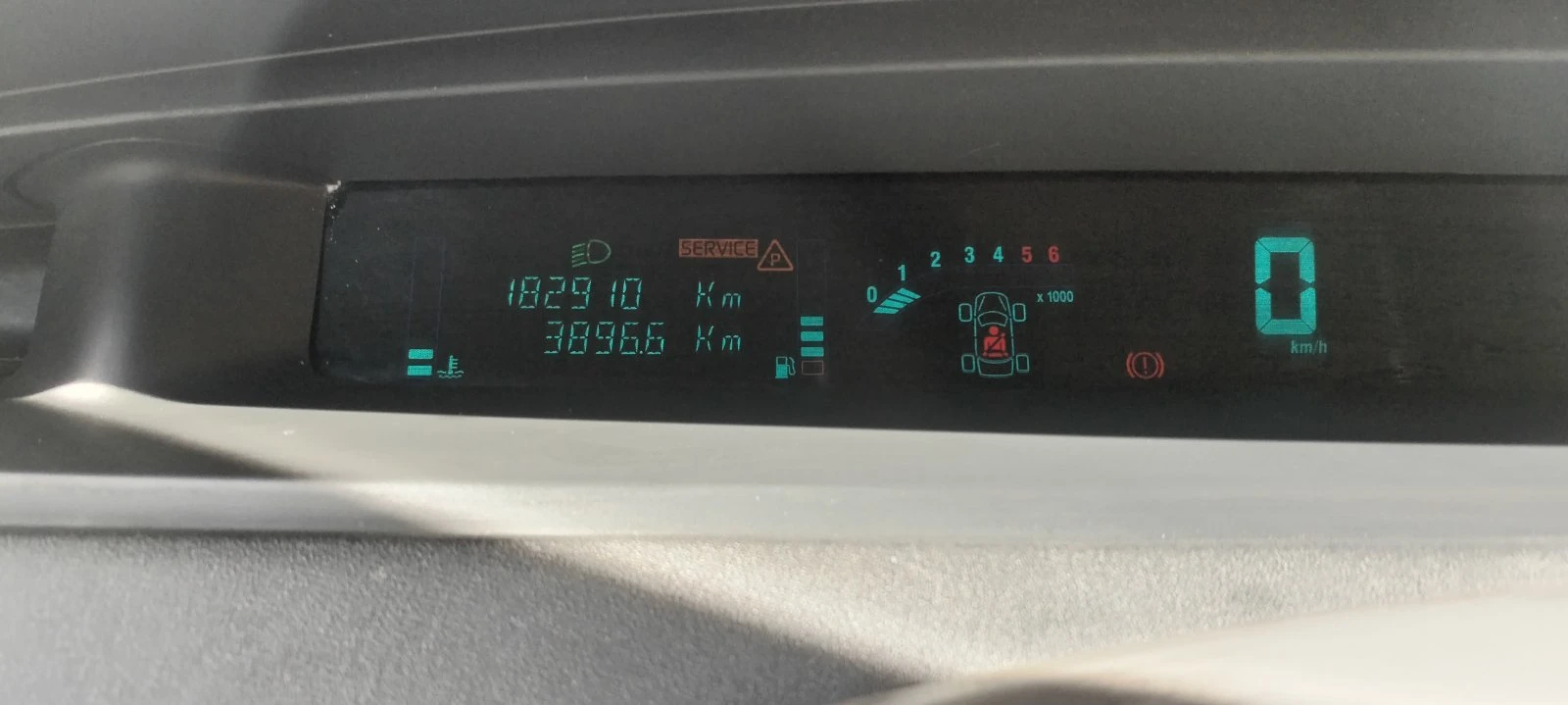 Renault Scenic, снимка 13 - Автомобили и джипове - 56638185