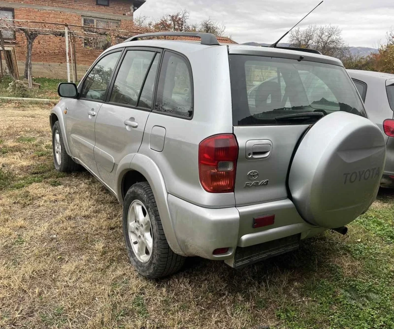 Toyota Rav4 2.0, снимка 3 - Автомобили и джипове - 47826060