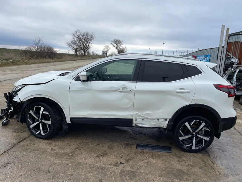 Nissan Qashqai 1.3 DIG-T, снимка 16 - Автомобили и джипове - 48550399