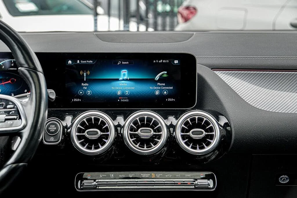 Mercedes-Benz GLA 250 4MATIC* AMG* BURMESTER* CARBON* 360 КАМЕРИ* ПАНО, снимка 12 - Автомобили и джипове - 54355773