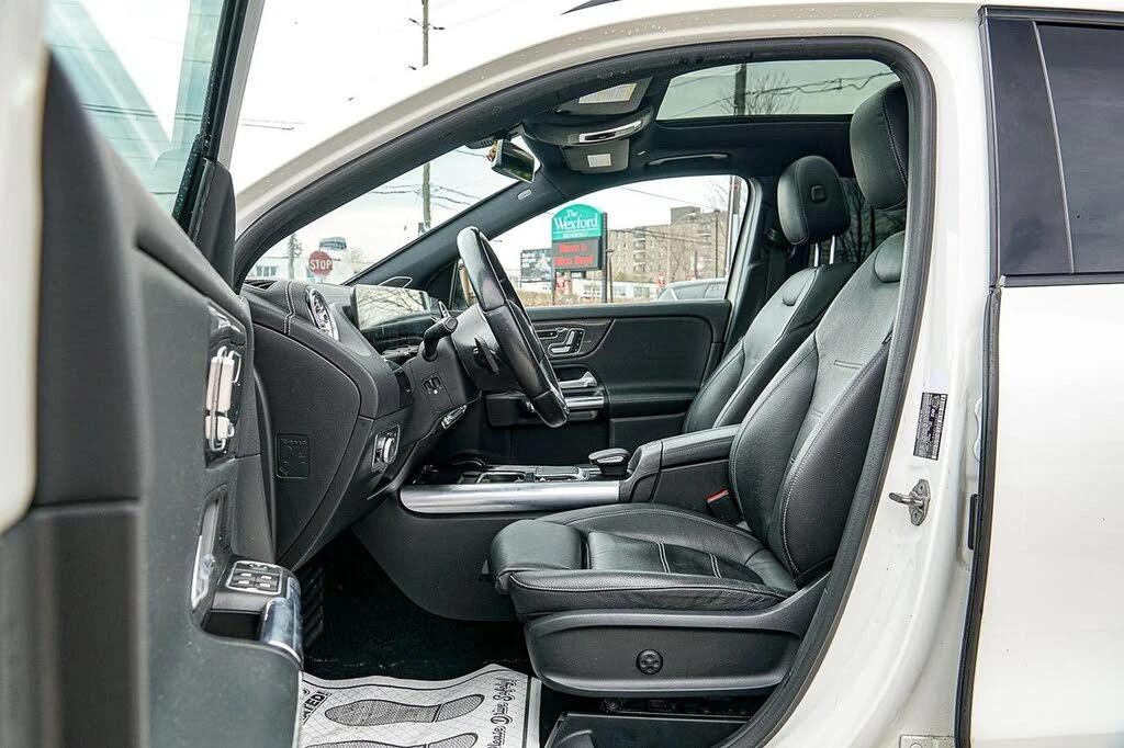 Mercedes-Benz GLA 250 4MATIC* AMG* BURMESTER* CARBON* 360 КАМЕРИ* ПАНО, снимка 8 - Автомобили и джипове - 54355773