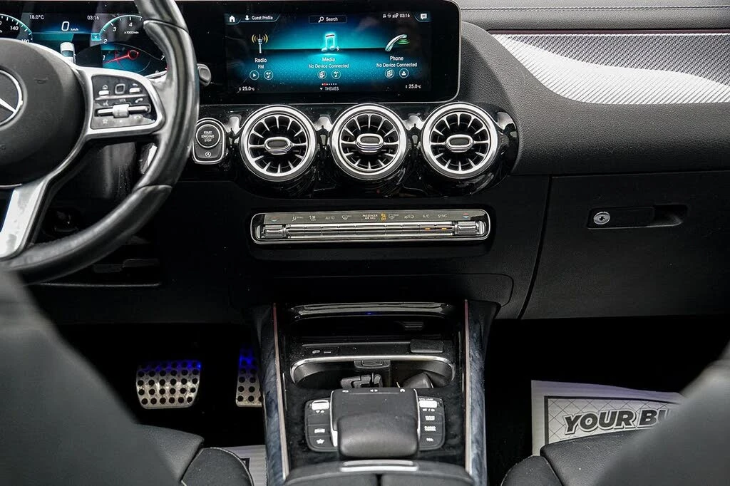 Mercedes-Benz GLA 250 4MATIC* AMG* BURMESTER* CARBON* 360 КАМЕРИ* ПАНО, снимка 11 - Автомобили и джипове - 54355773