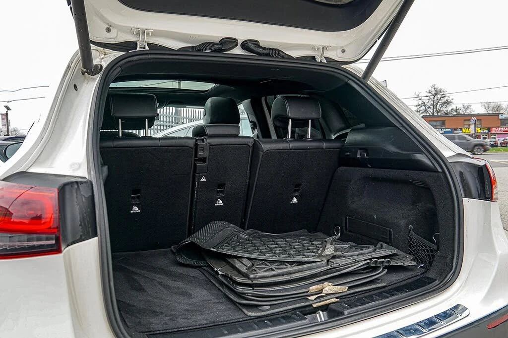 Mercedes-Benz GLA 250 4MATIC* AMG* BURMESTER* CARBON* 360 КАМЕРИ* ПАНО, снимка 6 - Автомобили и джипове - 54355773