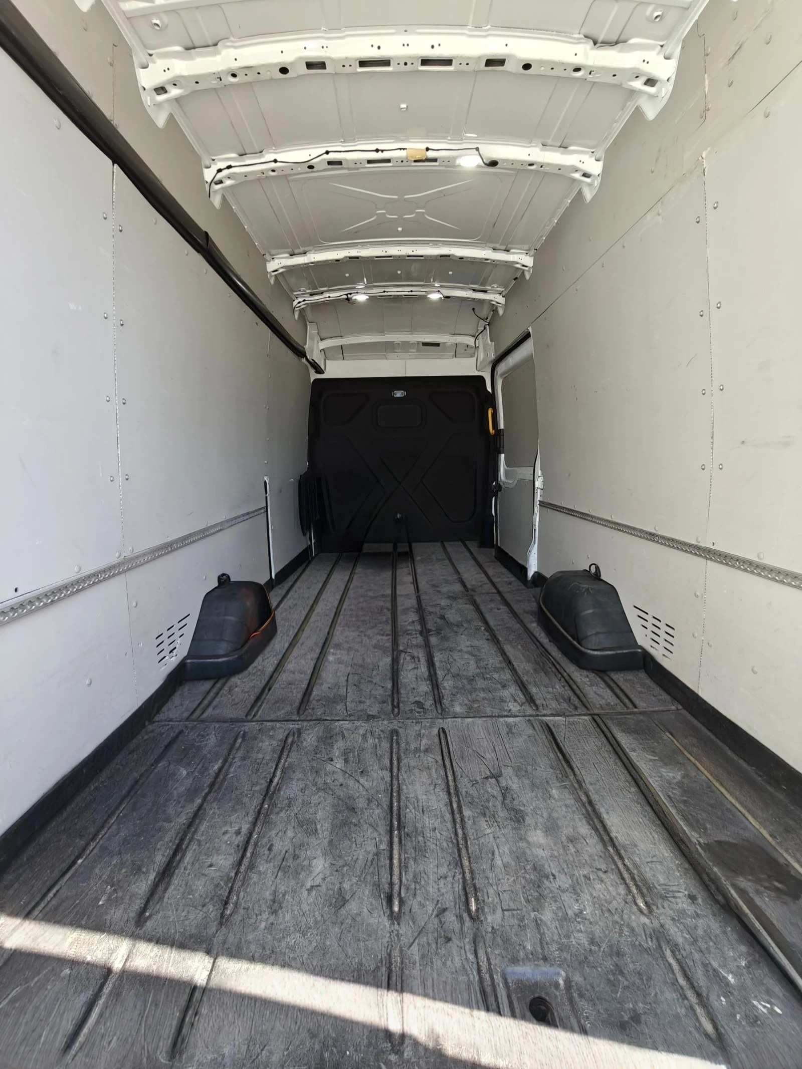 Ford Transit F350 - изображение 10