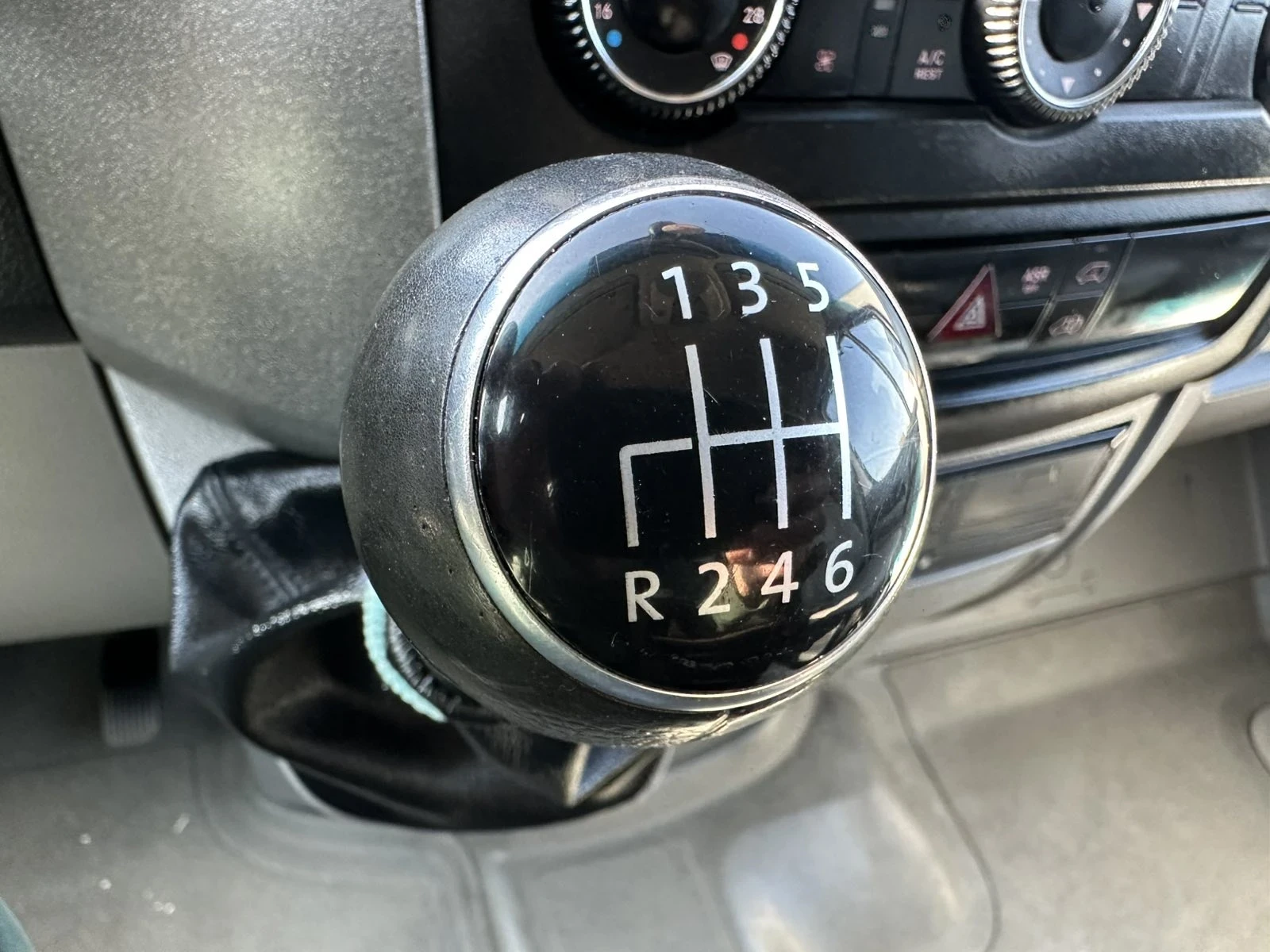 VW Crafter, снимка 13 - Бусове и автобуси - 56600960