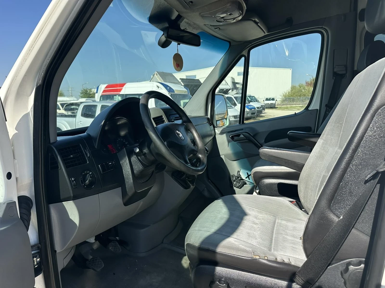 VW Crafter, снимка 8 - Бусове и автобуси - 56600960