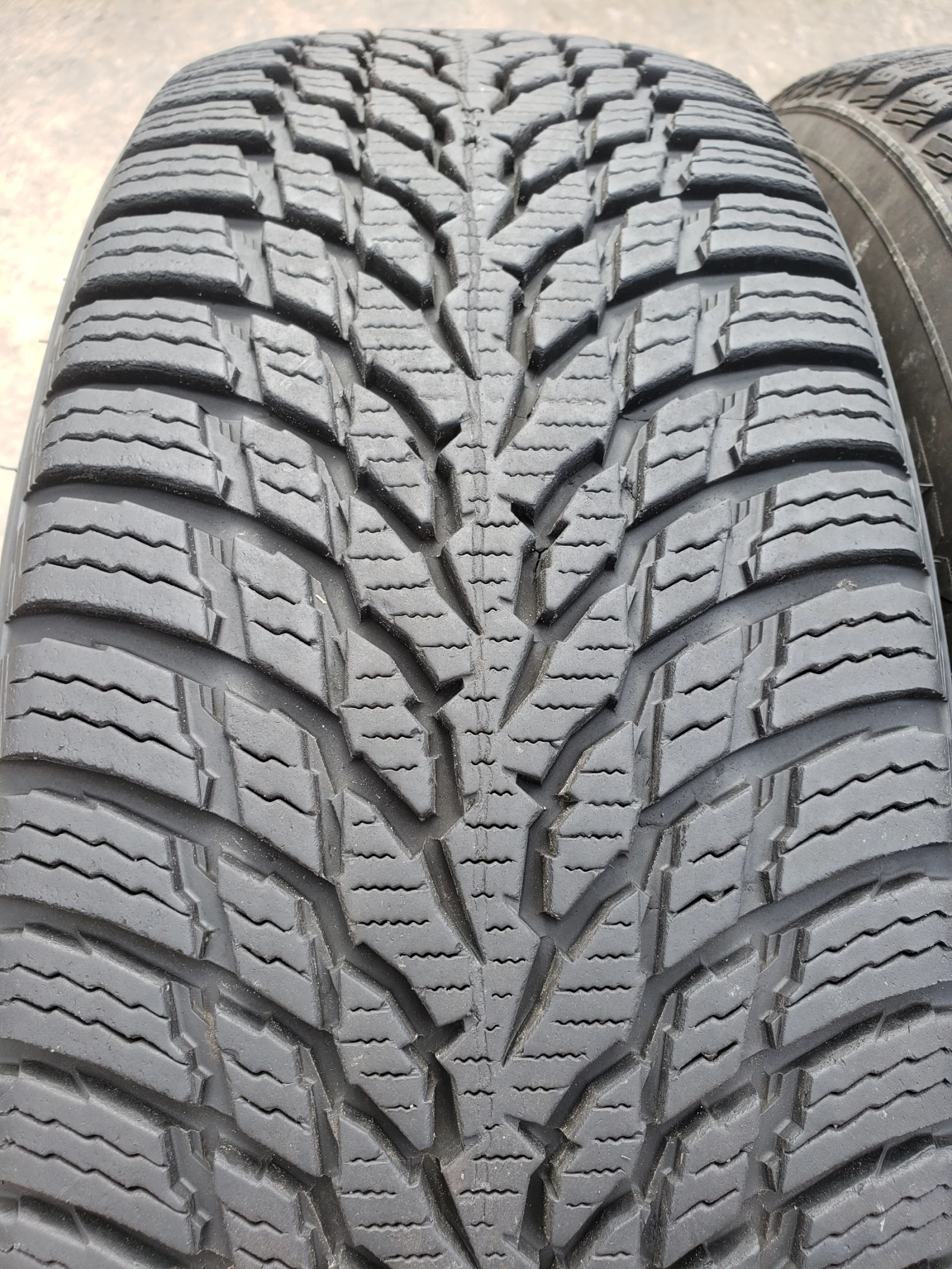 Гуми Зимни 205/65R16
