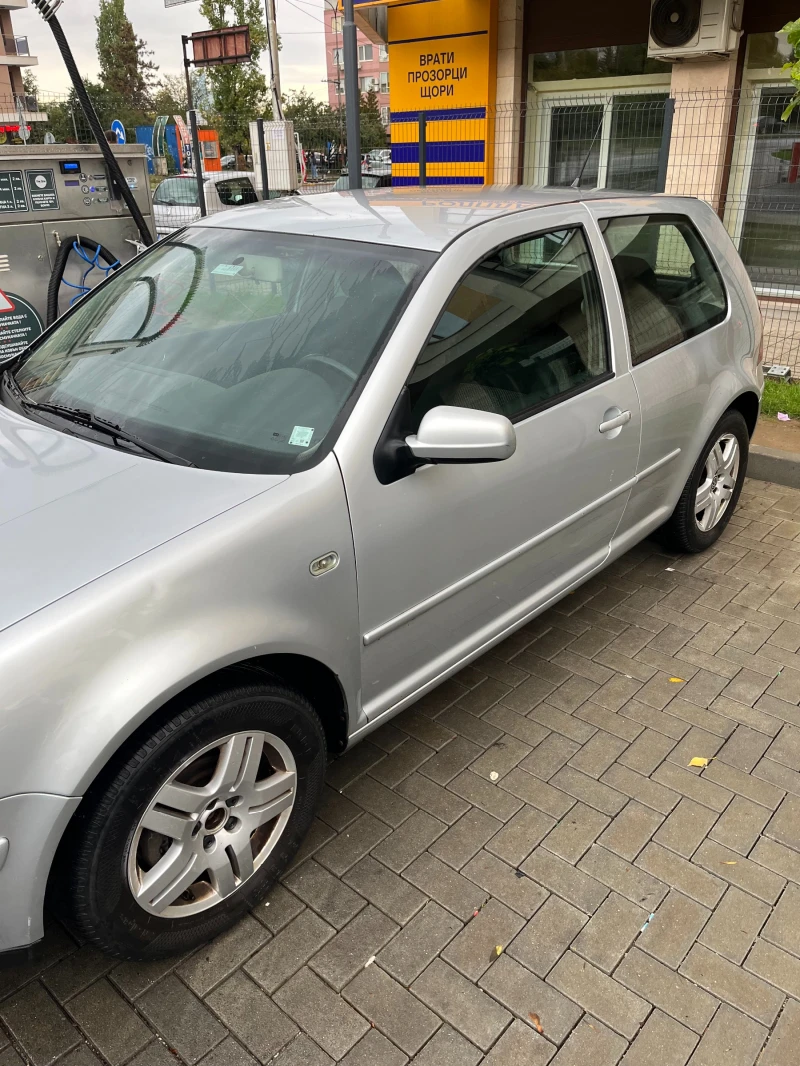 VW Golf 4 1.6 SR, снимка 2 - Автомобили и джипове - 47573058