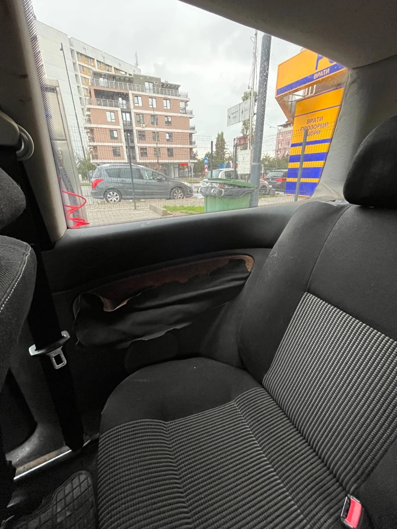 VW Golf 4 1.6 SR, снимка 13 - Автомобили и джипове - 47573058