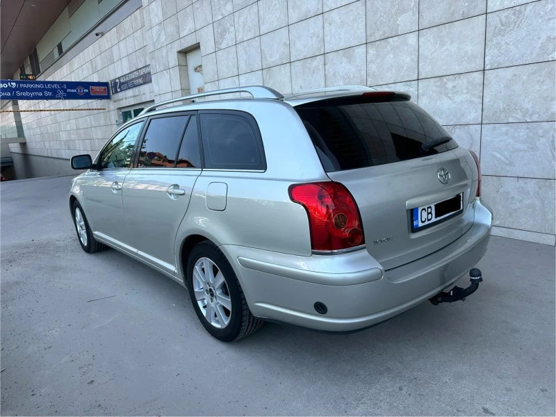 Toyota Avensis 1, 8, снимка 3 - Автомобили и джипове - 48726598