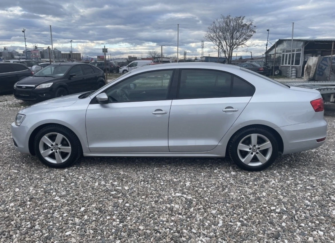 VW Jetta 1.2 NAVI 4 цилиндъра - изображение 5