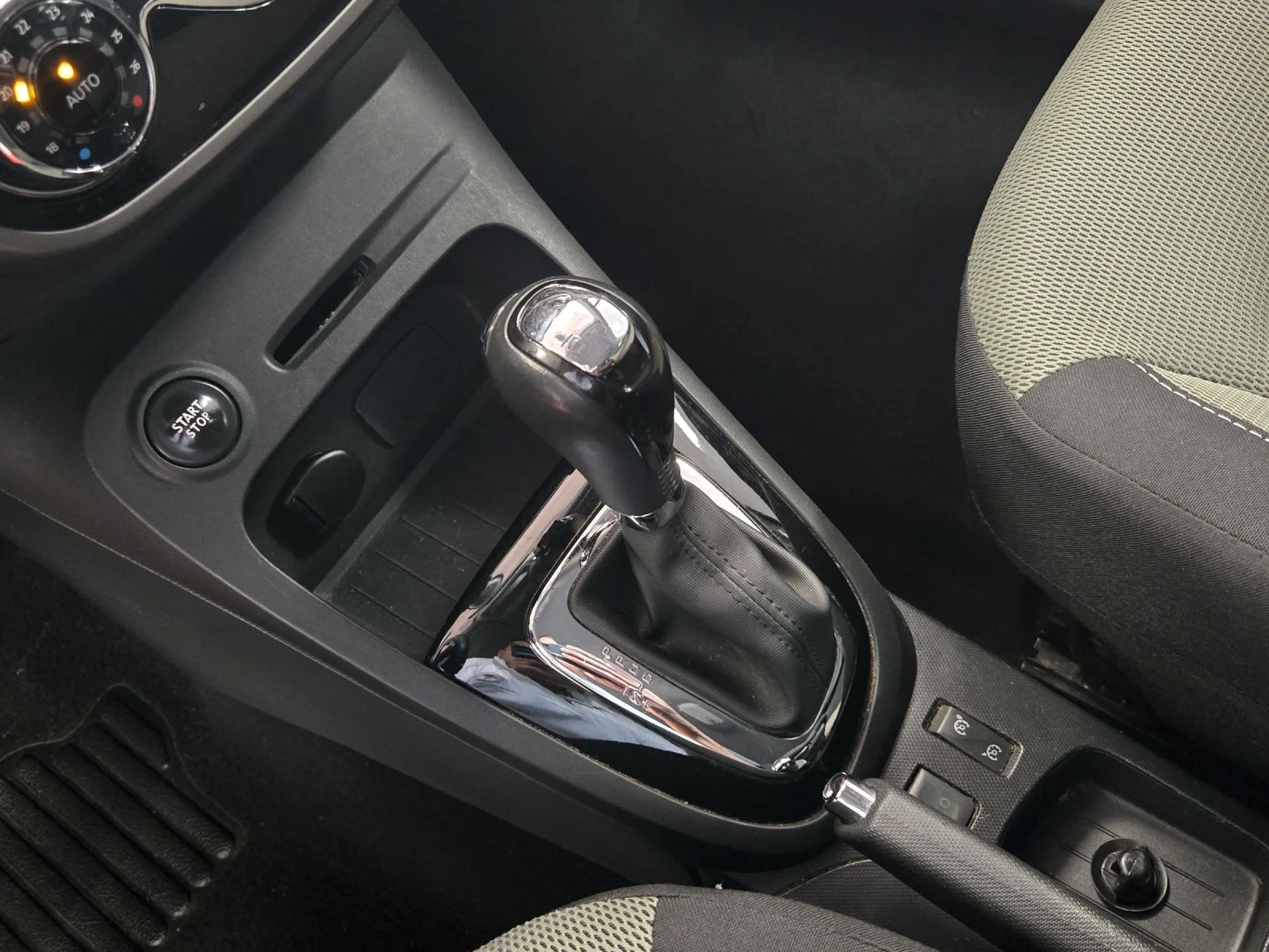 Renault Captur 1.5 dCI 90hp / Automatic / EU6 - изображение 10