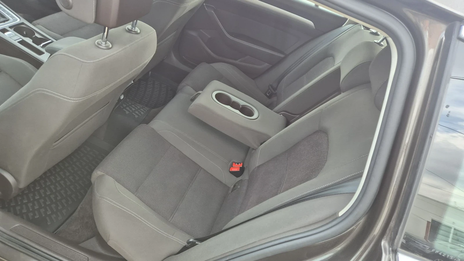 VW Passat 1.6TDI COMFORT КАМЕРА НАВИ ЛИЗИНГ ВИДЕО , снимка 7 - Автомобили и джипове - 54092757