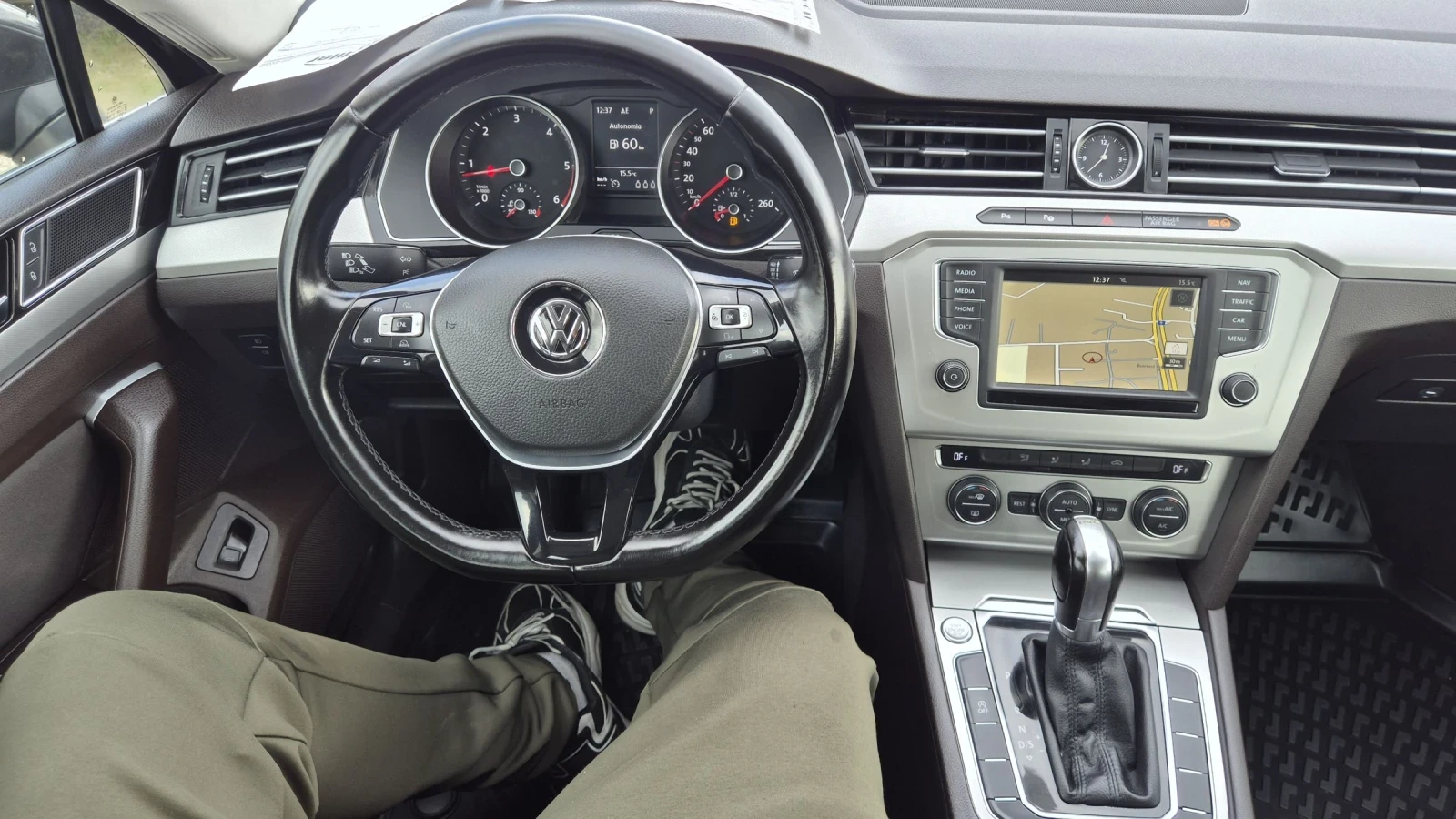 VW Passat 1.6TDI COMFORT КАМЕРА НАВИ ЛИЗИНГ ВИДЕО , снимка 13 - Автомобили и джипове - 54092757