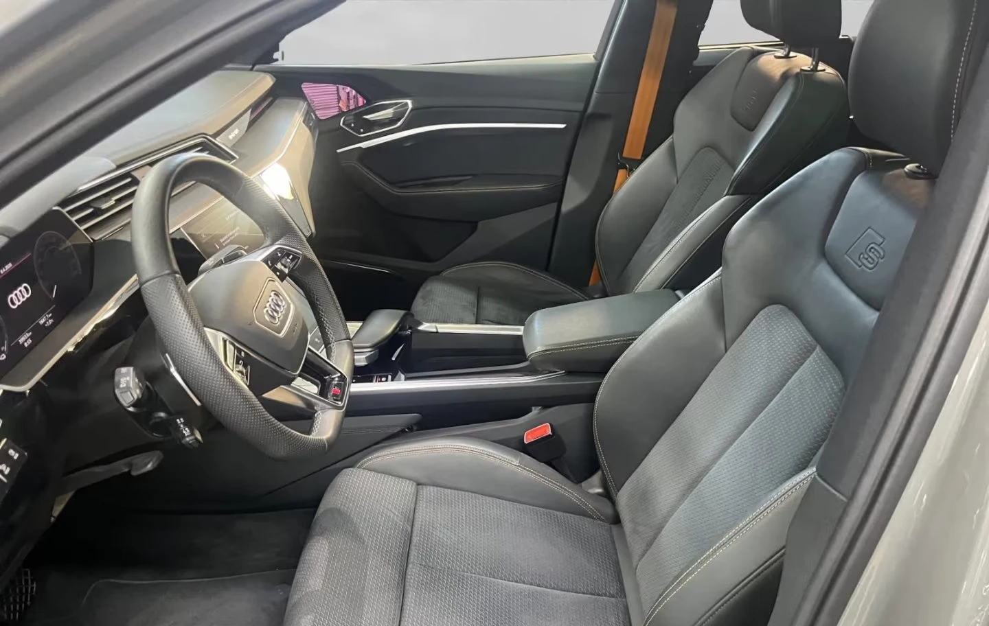 Audi E-Tron 55 SPORTBACK/408HP/S-LINE/PANO/360/HUD/148q, снимка 6 - Автомобили и джипове - 54145534