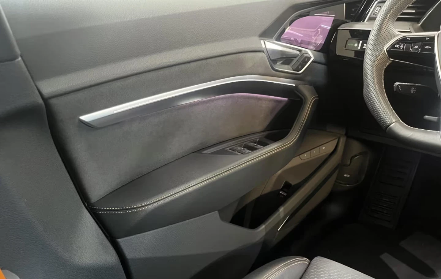 Audi E-Tron 55 SPORTBACK/408HP/S-LINE/PANO/360/HUD/148q, снимка 12 - Автомобили и джипове - 54145534