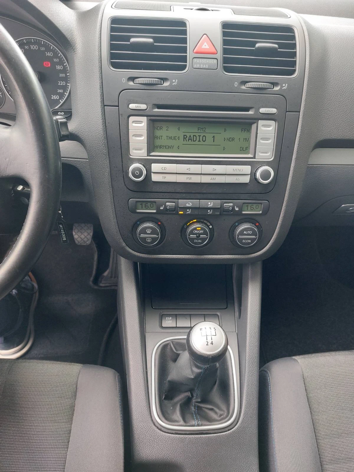 VW Golf 1.6i, ст.мотор, снимка 16 - Автомобили и джипове - 54258563