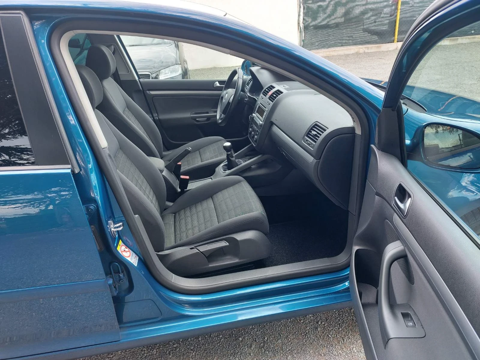 VW Golf 1.6i, ст.мотор, снимка 4 - Автомобили и джипове - 54258563