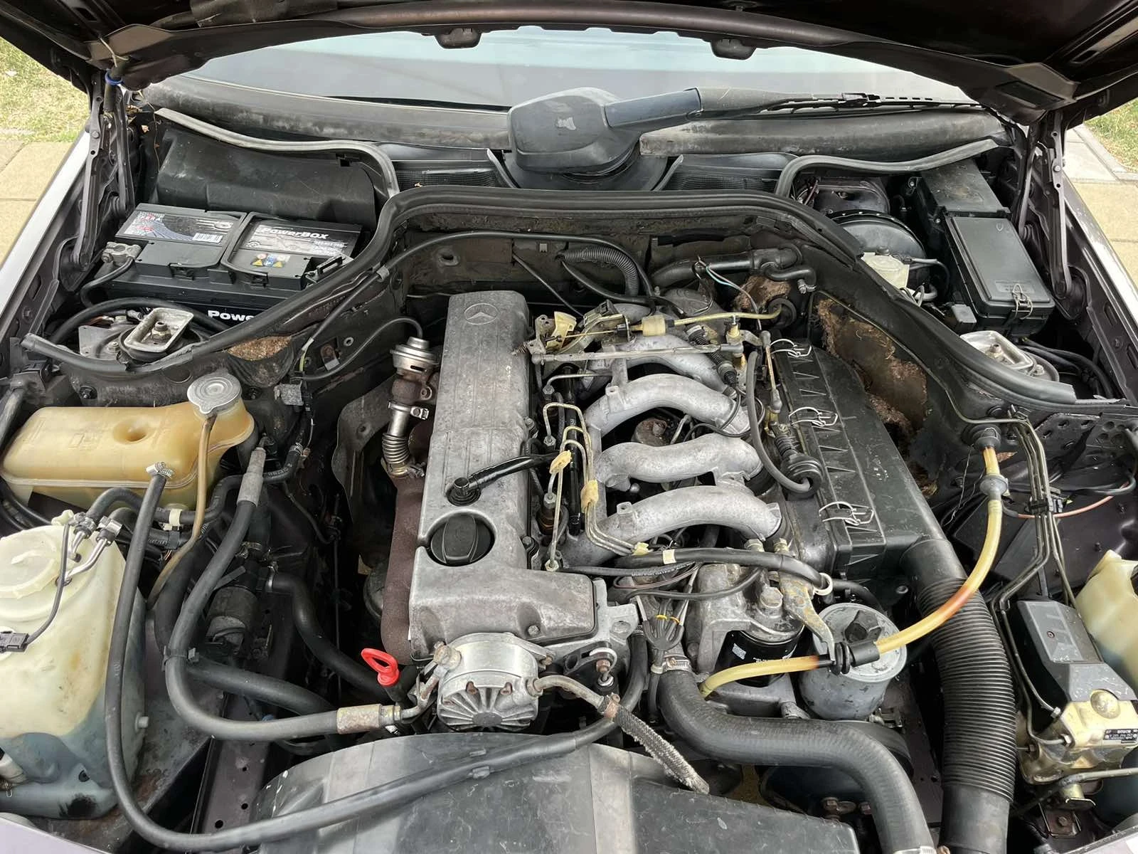 Mercedes-Benz 124 2.5D, снимка 15 - Автомобили и джипове - 54257254