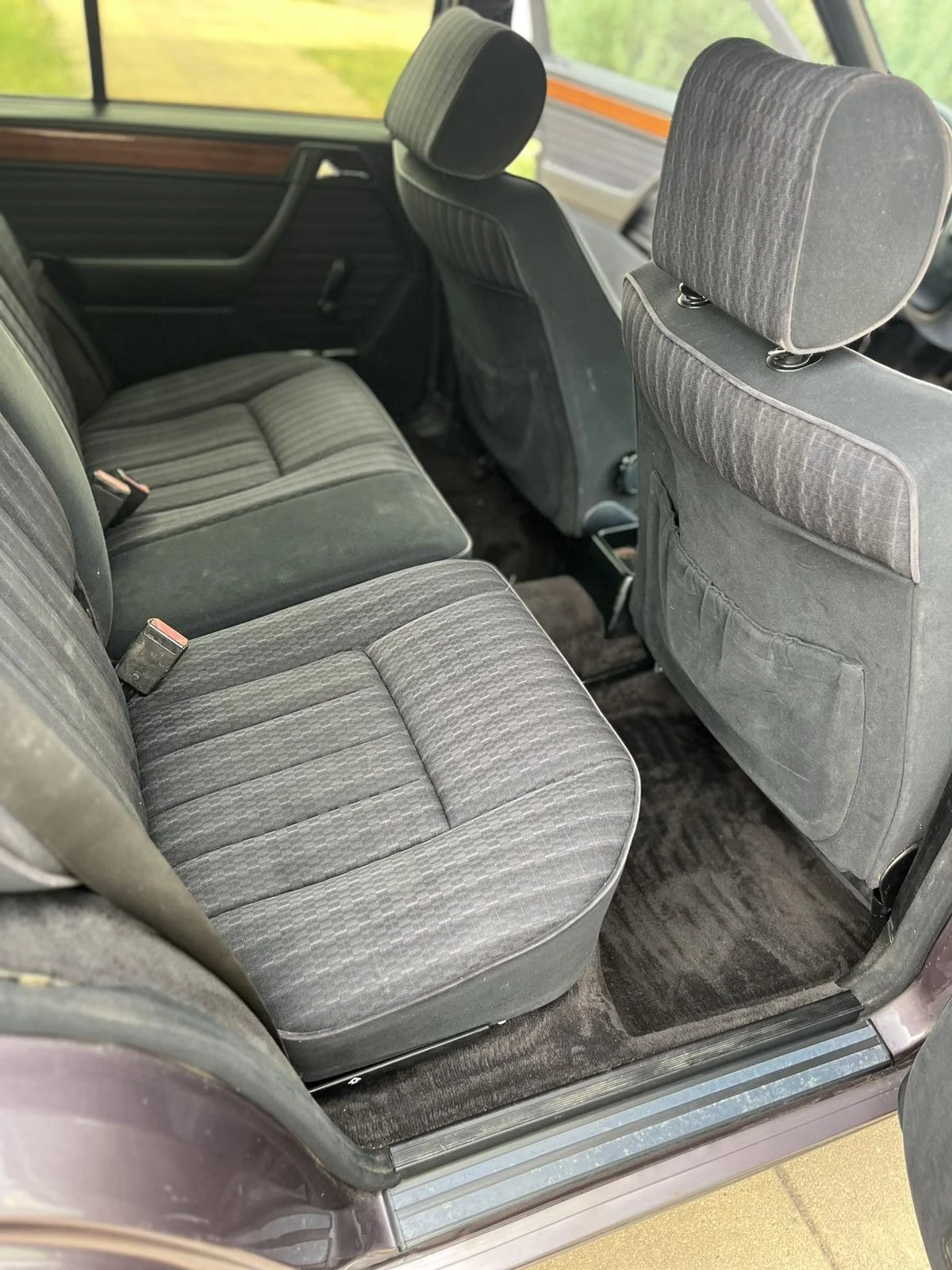 Mercedes-Benz 124 2.5D, снимка 11 - Автомобили и джипове - 54257254