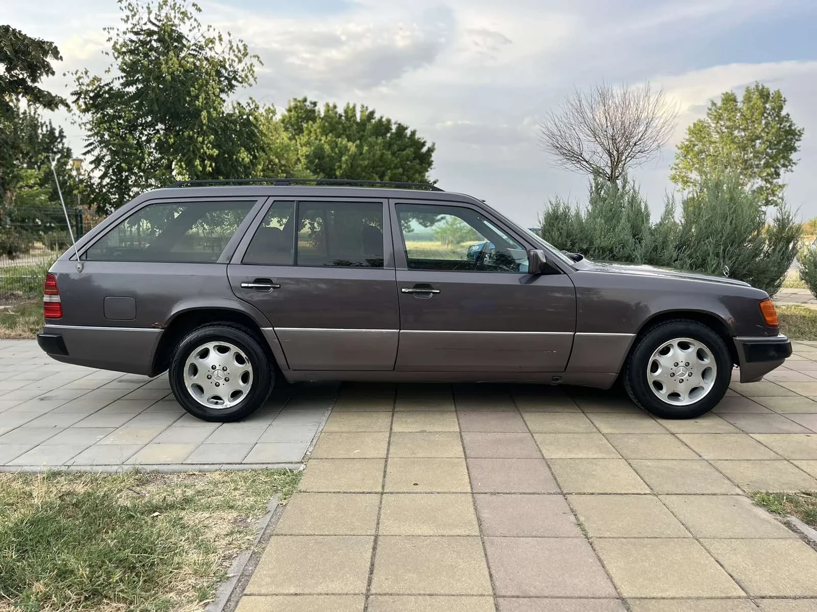 Mercedes-Benz 124 2.5D, снимка 3 - Автомобили и джипове - 54257254