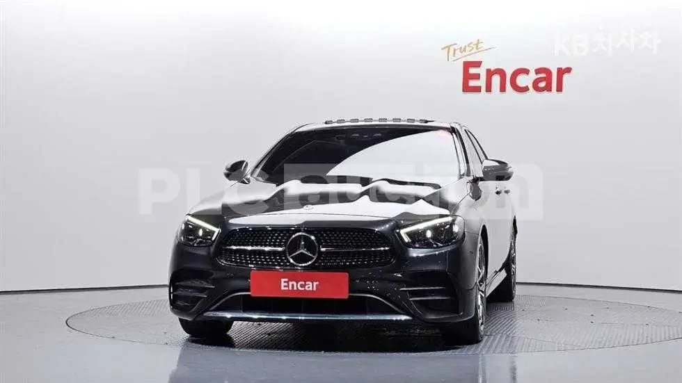 Mercedes-Benz E 220 ПОДГРЕВИ * ПАНО * KEYLESS * АВТОКРЕДИТ , снимка 3 - Автомобили и джипове - 55032591