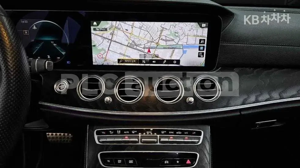Mercedes-Benz E 220 ПОДГРЕВИ * ПАНО * KEYLESS * АВТОКРЕДИТ , снимка 16 - Автомобили и джипове - 55032591