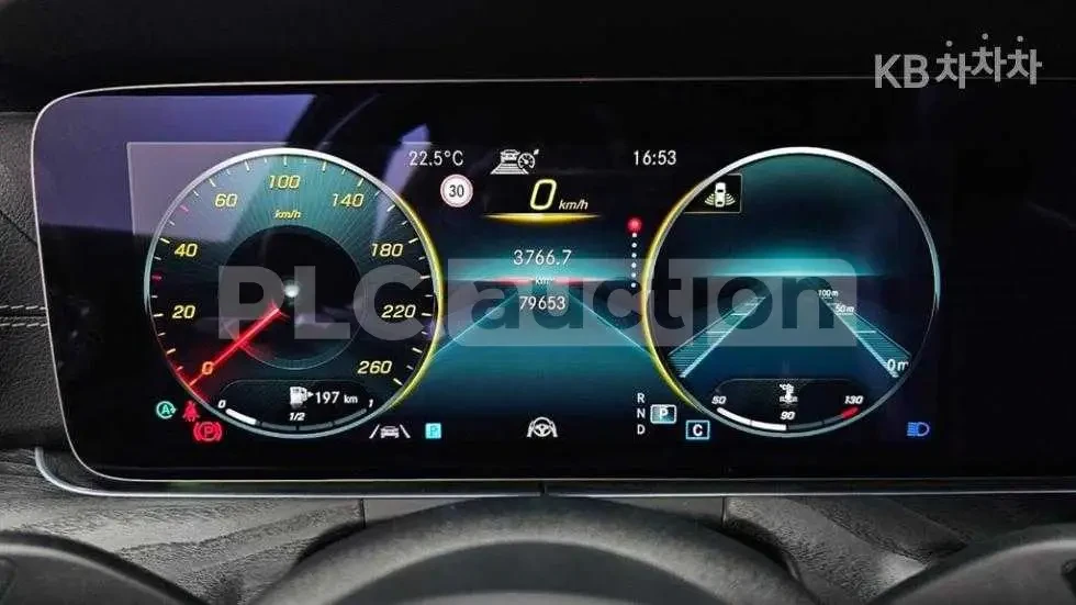 Mercedes-Benz E 220 ПОДГРЕВИ * ПАНО * KEYLESS * АВТОКРЕДИТ , снимка 7 - Автомобили и джипове - 55032591