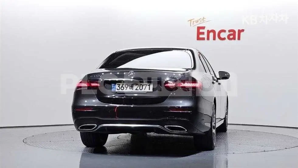 Mercedes-Benz E 220 ПОДГРЕВИ * ПАНО * KEYLESS * АВТОКРЕДИТ , снимка 4 - Автомобили и джипове - 55032591