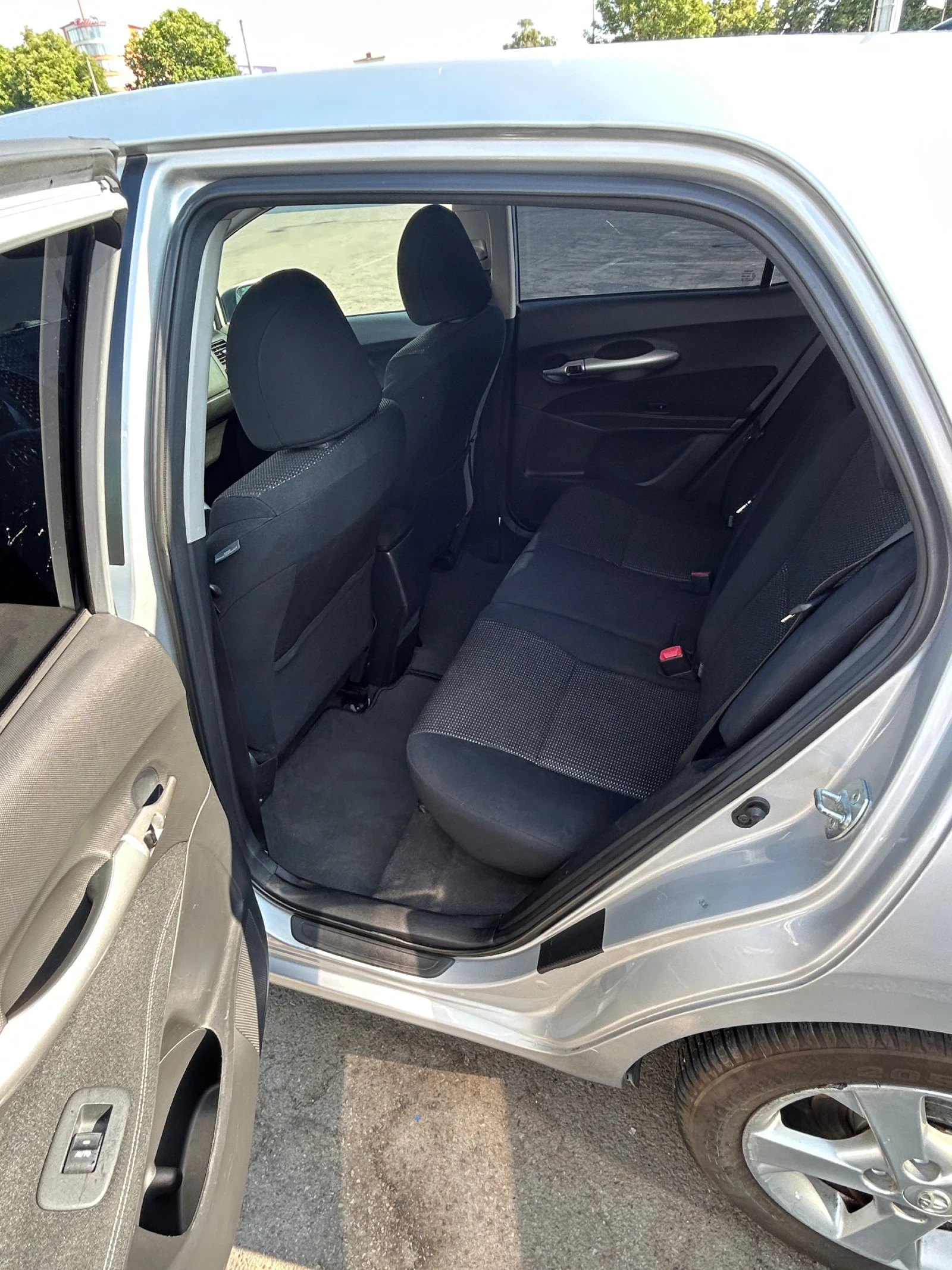 Toyota Auris, снимка 5 - Автомобили и джипове - 55036661